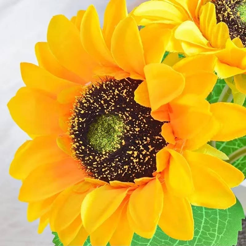 Sunflower LED Table Lamp