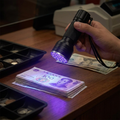 Powerful 21 LED Pocket UV Lamp lifestyle